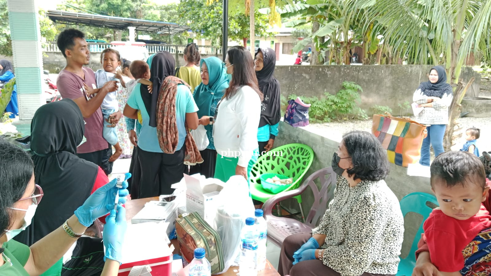 KEGIATAN IMUNISASI DI DESA PADANG CERMIN